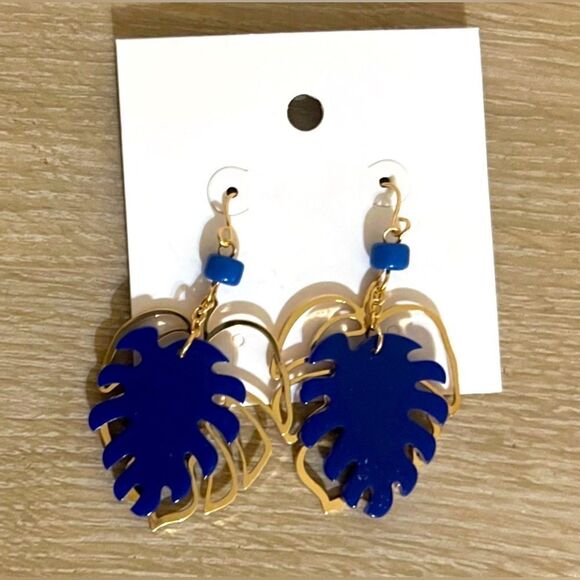 Women’s Blue leaf style earrings NIP - Picture 1 of 4